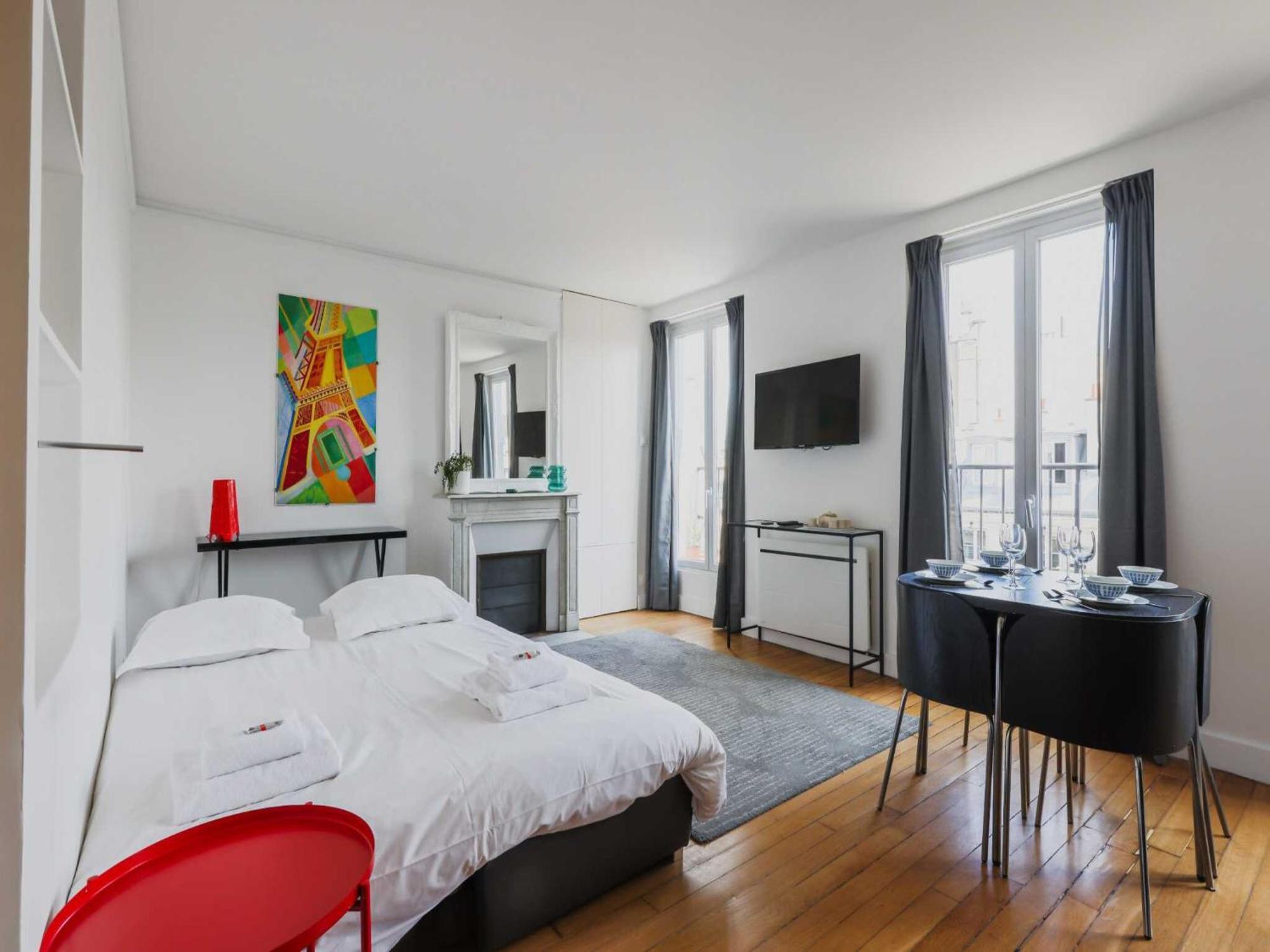 Appartement Luminous 1bdr Witha C&balcony-marais Louvre Paris
