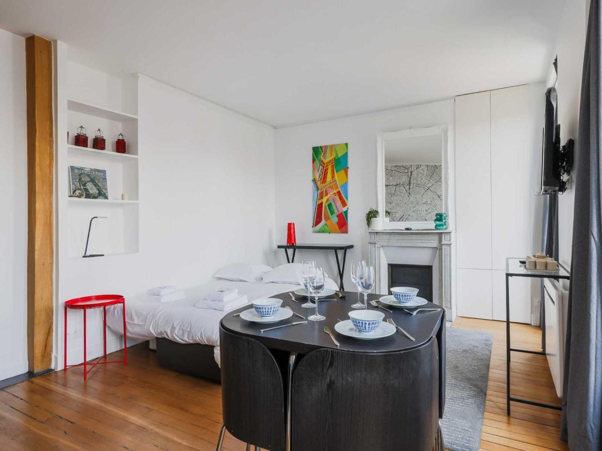 Luminous 1bdr Witha C&balcony-marais Louvre Appartement *